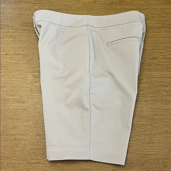 Chico's Classic Khaki Bermuda Shorts, Stretch Cotton, Flat Front, Chico’s Sz 1 - Picture 3 of 13
